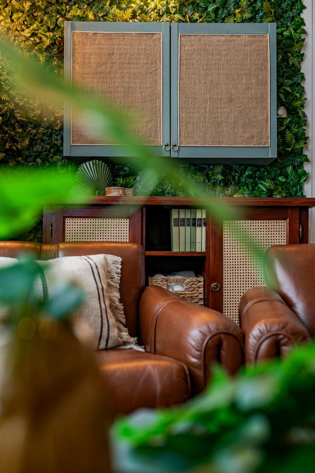 Jungle Aesthetics Downtown Apartman Aircon And Garage Parking Budapest Exteriör bild
