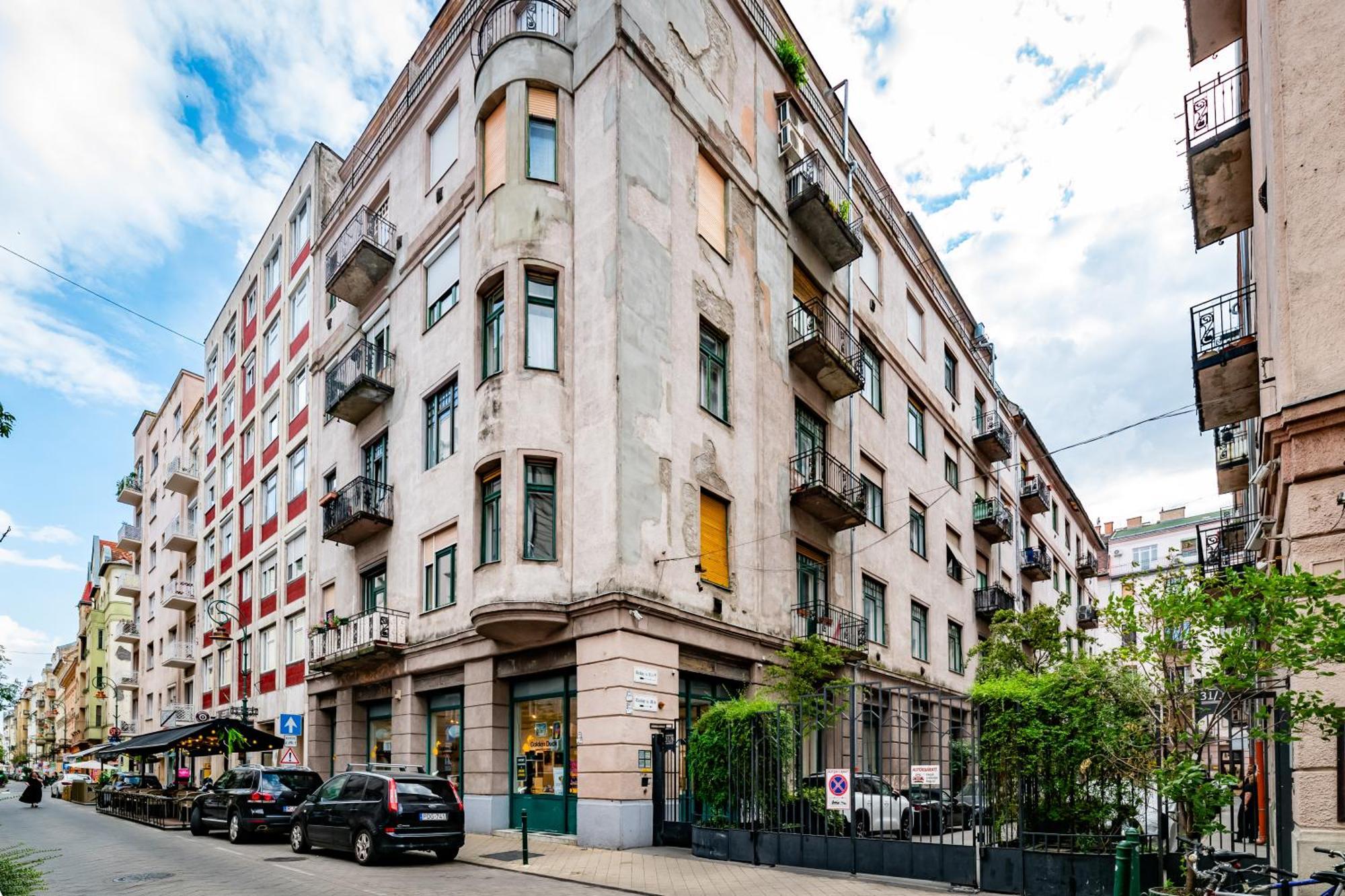 Jungle Aesthetics Downtown Apartman Aircon And Garage Parking Budapest Exteriör bild